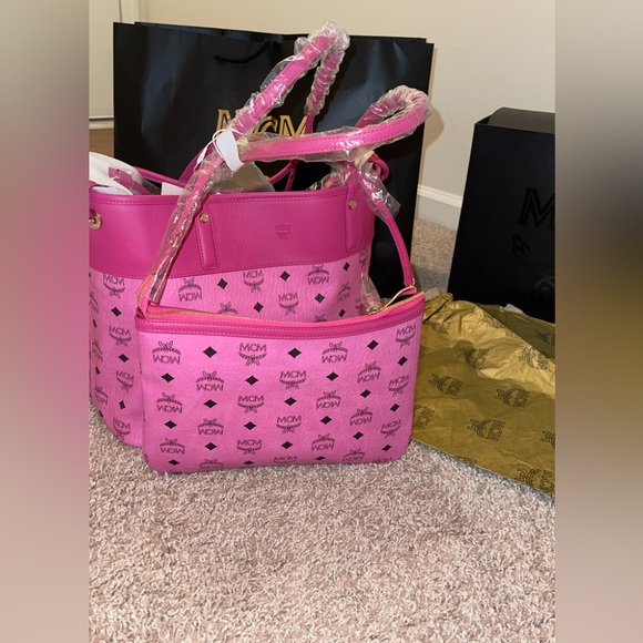 MCM Aren Shopper Medium Tote with Detachable Clutch NWT Pink and Black authentic - Picture 4 of 11